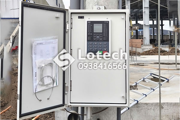 Lắp đặt tủ điều khiển Recloser Cooper trên cột ngoài trời