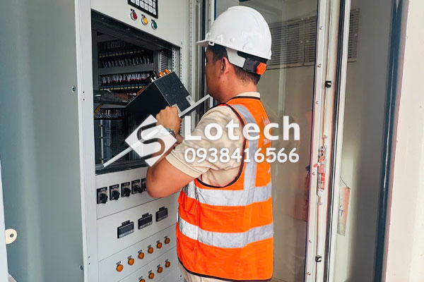 Lotech thay mới rơ le F90 tủ điều khiển máy biến áp trạm 110kV