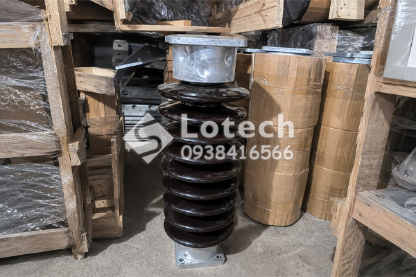 Sứ đỡ giàn tụ bù phía trung thế trạm 110kV