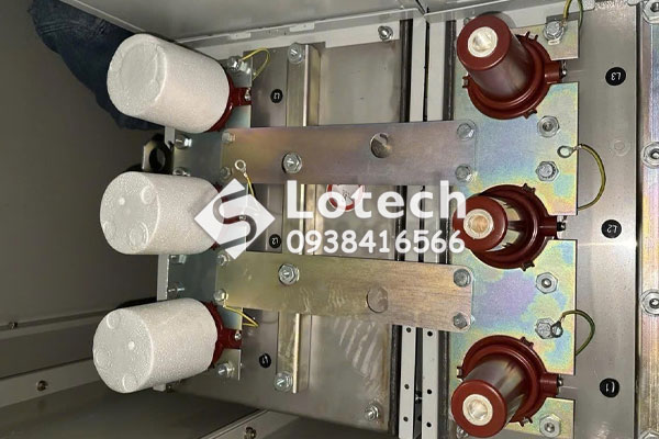 Sứ xuyên tủ RMU ABB vị trí nóc tủ